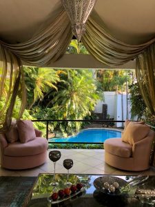 Piscina con cascada en residencia de lujo Rohrmoser San José
